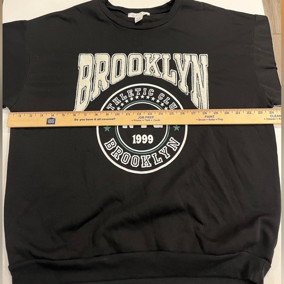 Brooklyn Adult Sweater Size M Black Long Sleeves Embossed Graphic - Picture 5 of 7